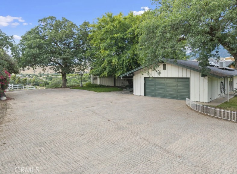 33295 Globe Dr