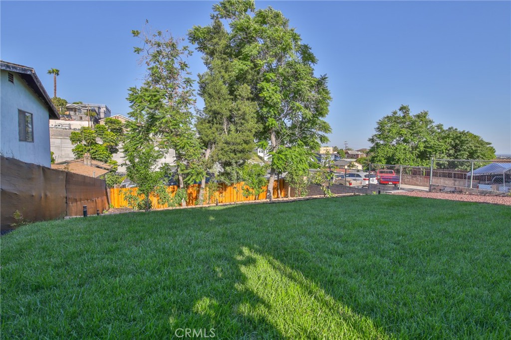 930 N Eastman