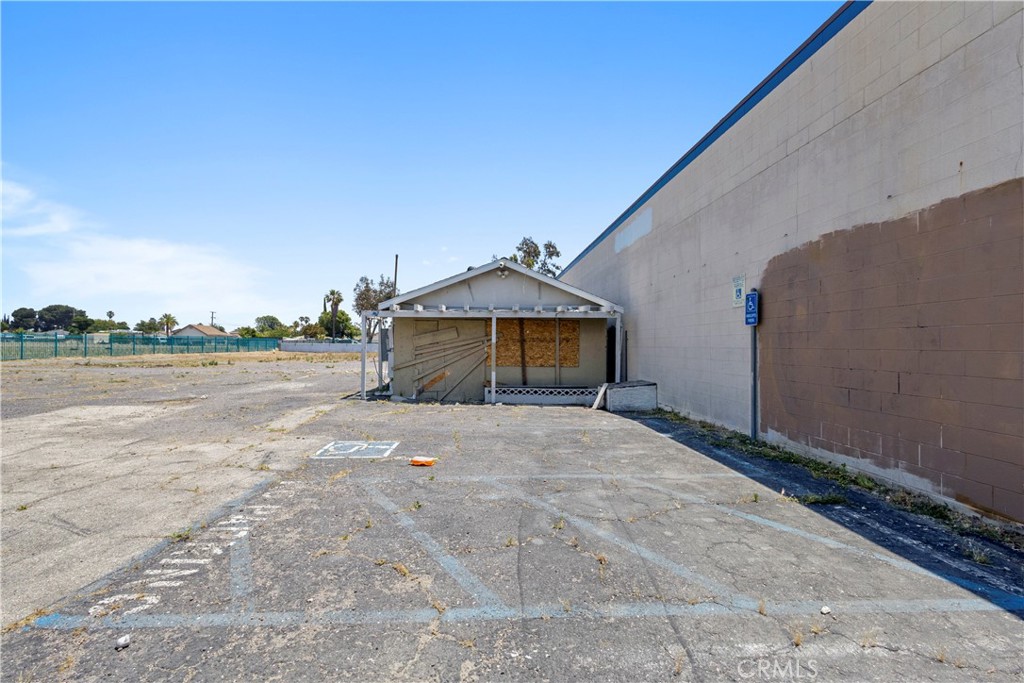 9491 Sierra Avenue