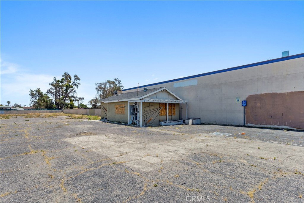 9491 Sierra Avenue