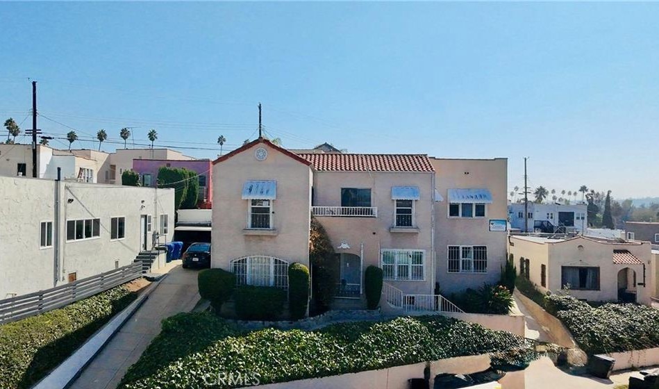 2116 S Palm Grove Avenue
