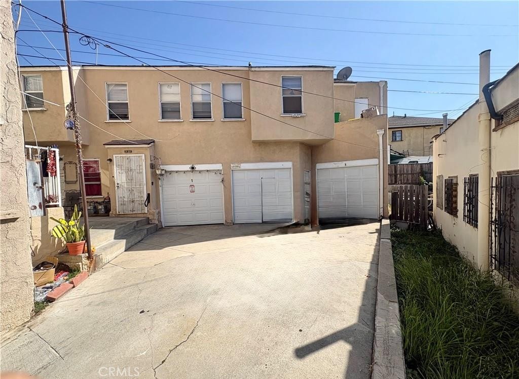 2116 S Palm Grove Avenue