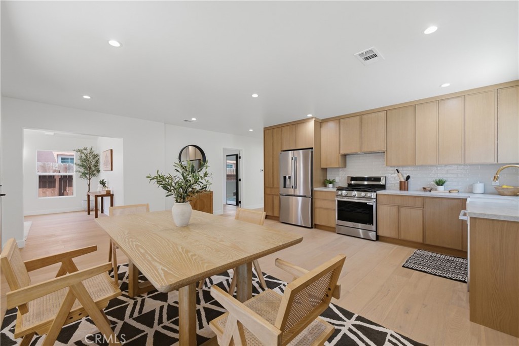 8104 S 2nd