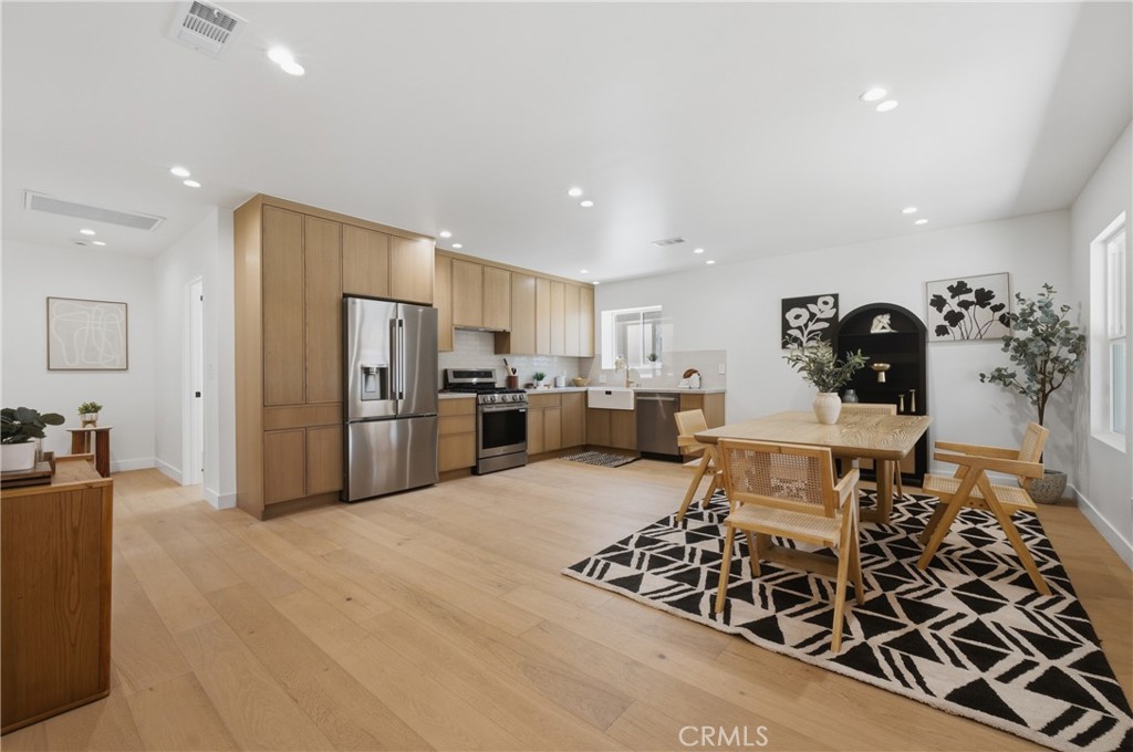 8104 S 2nd