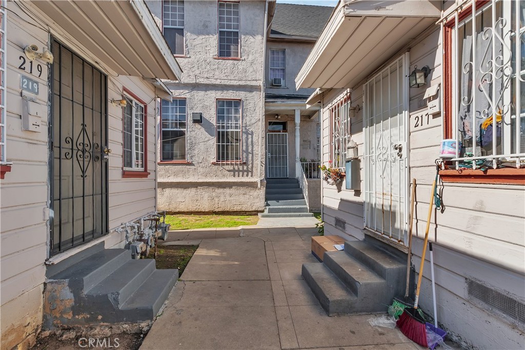 2429 E 3rd