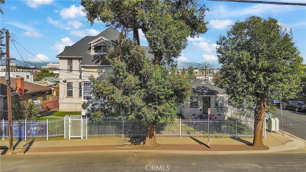 2429 E 3rd
