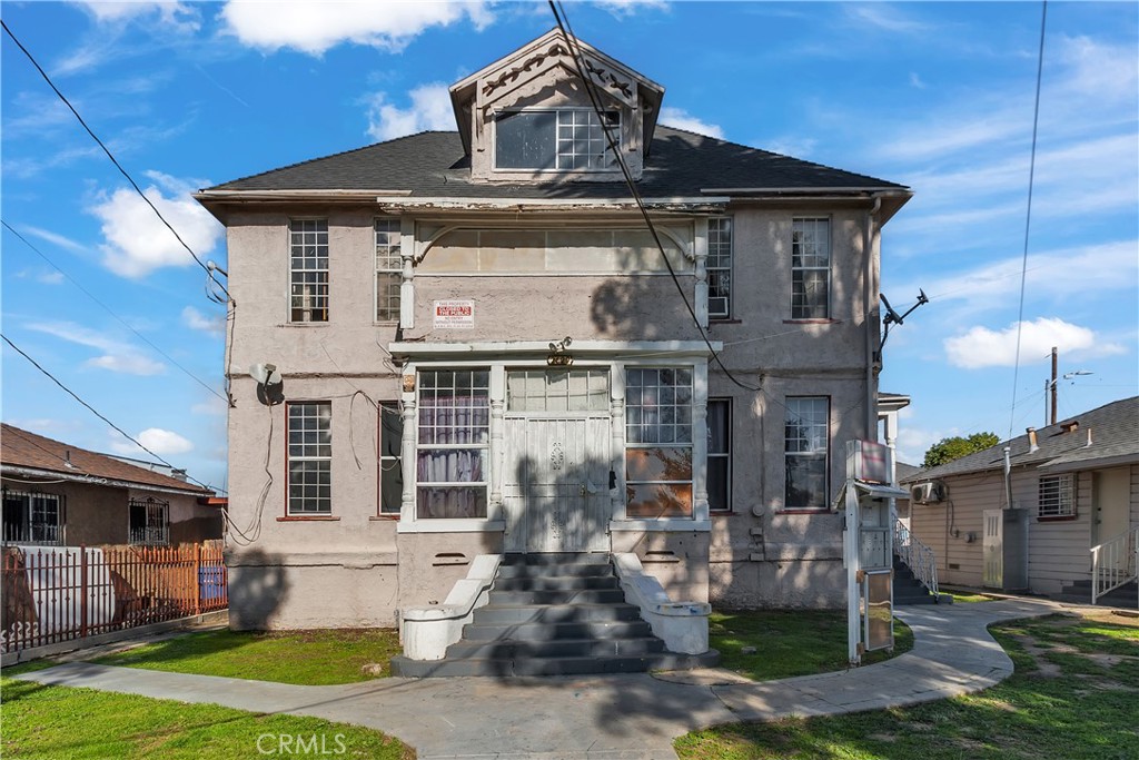 2429 E 3rd