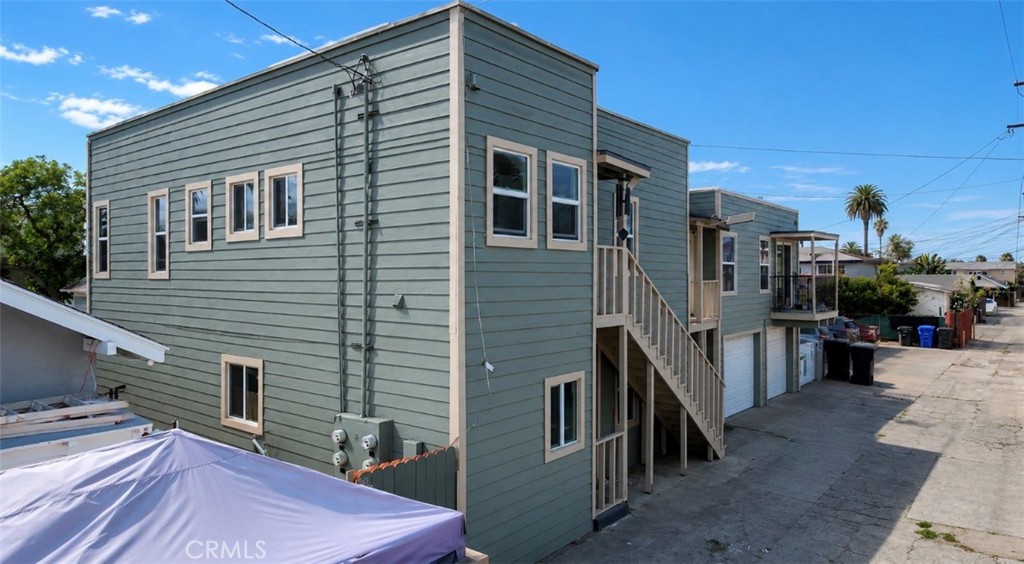 2130 Elm