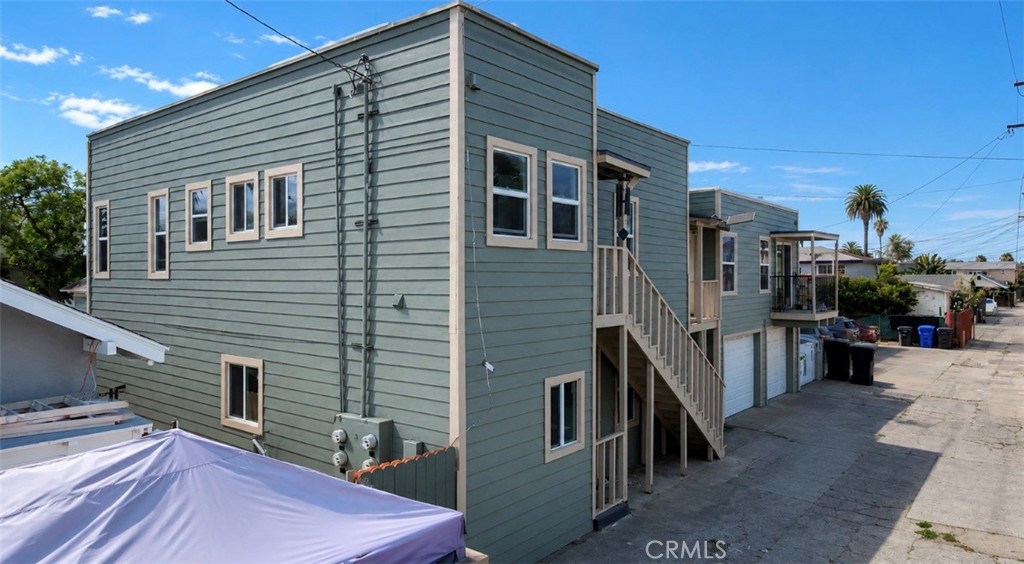 2130 Elm