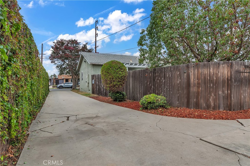 9032 Walnut
