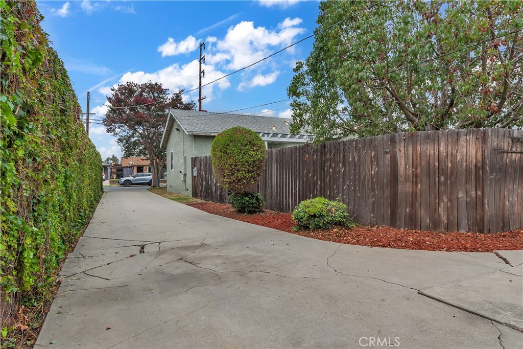 9032 Walnut