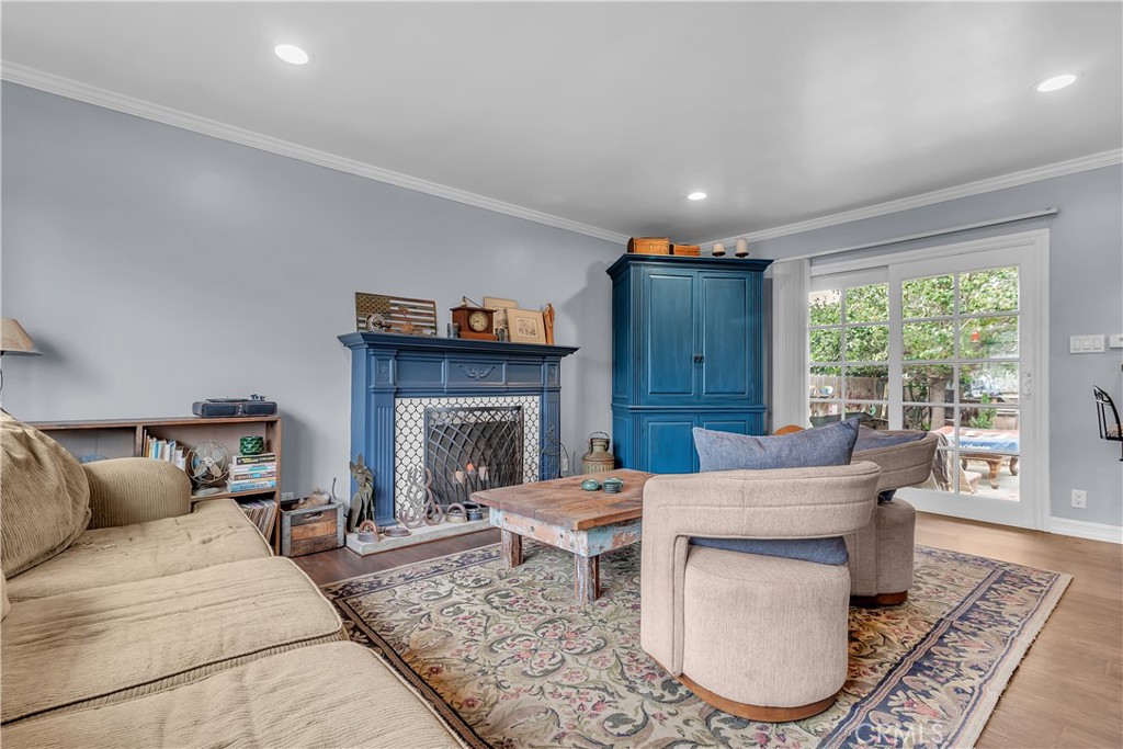 9032 Walnut
