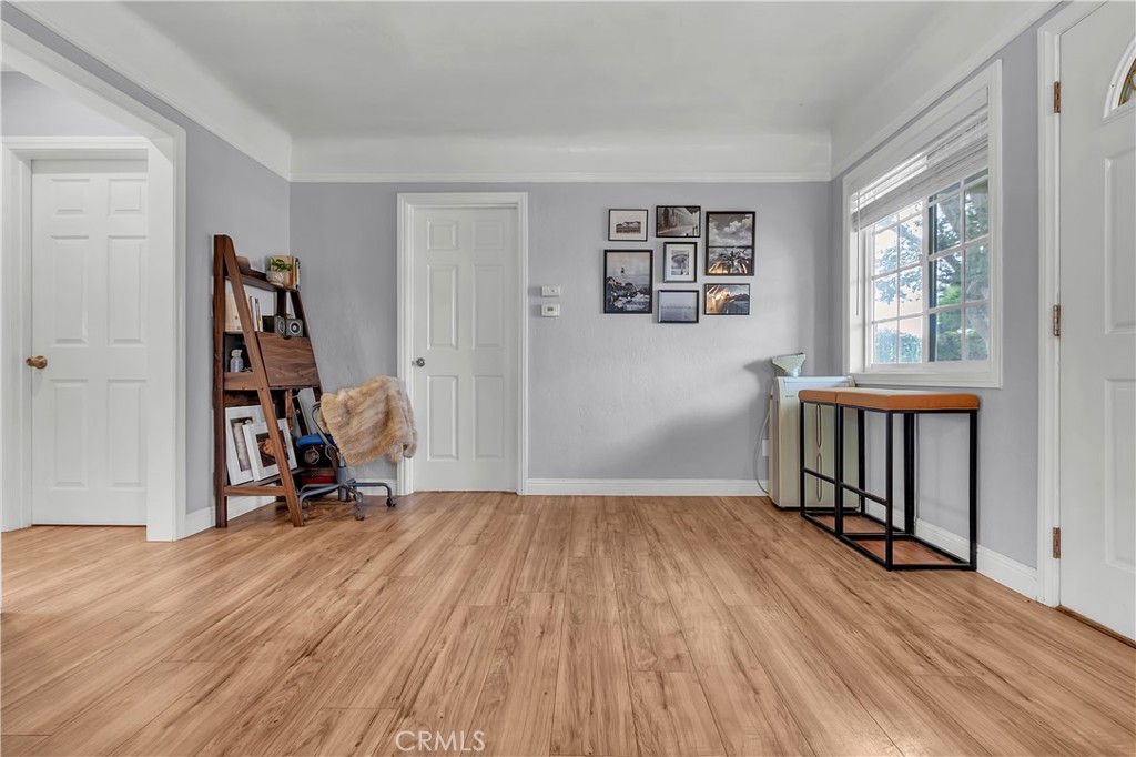 9032 Walnut
