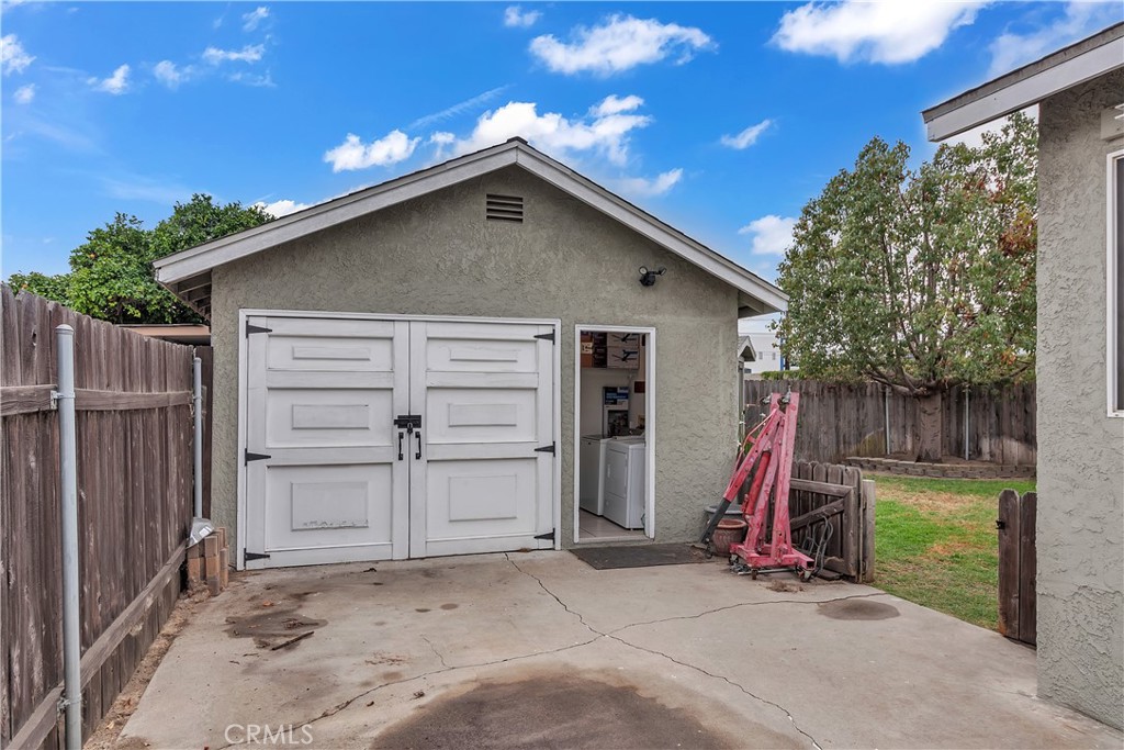 9032 Walnut
