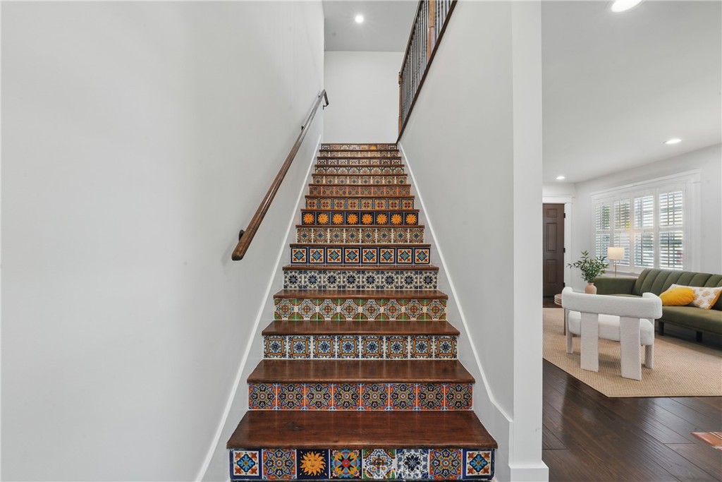 2111 S Bronson