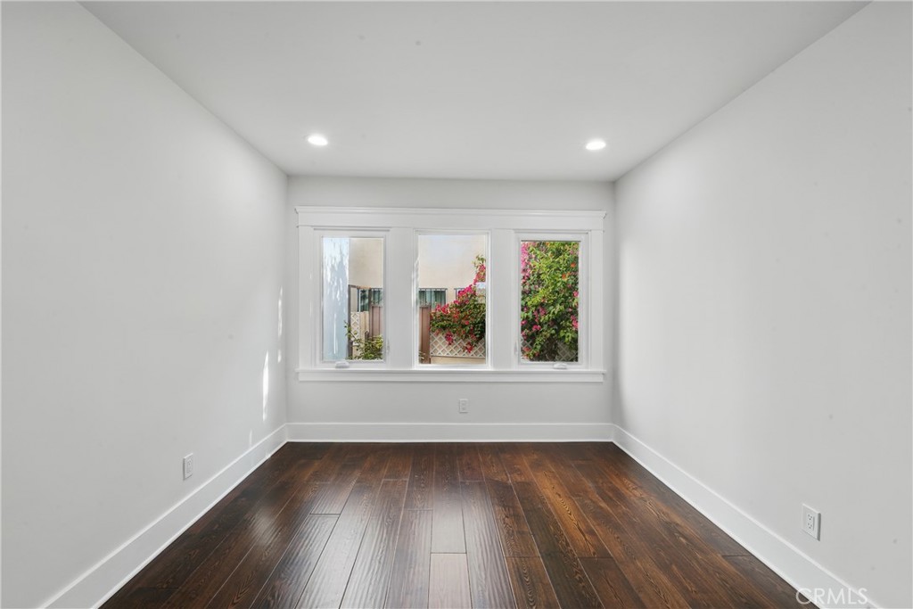 2111 S Bronson