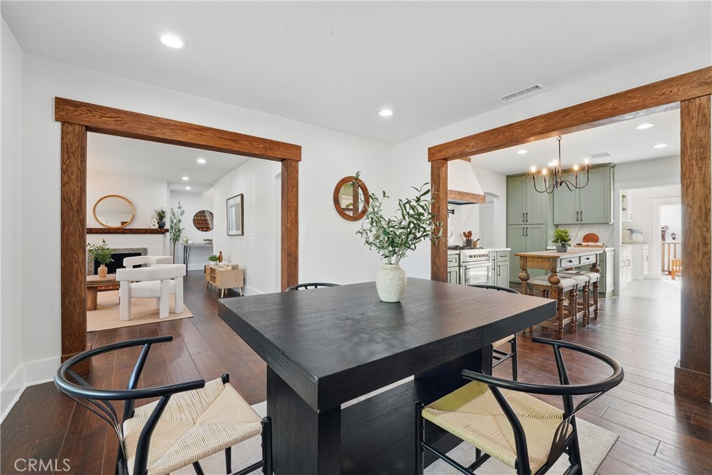 2111 S Bronson