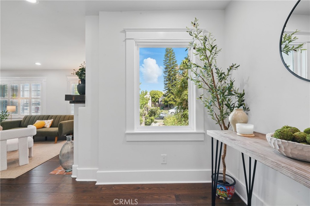 2111 S Bronson