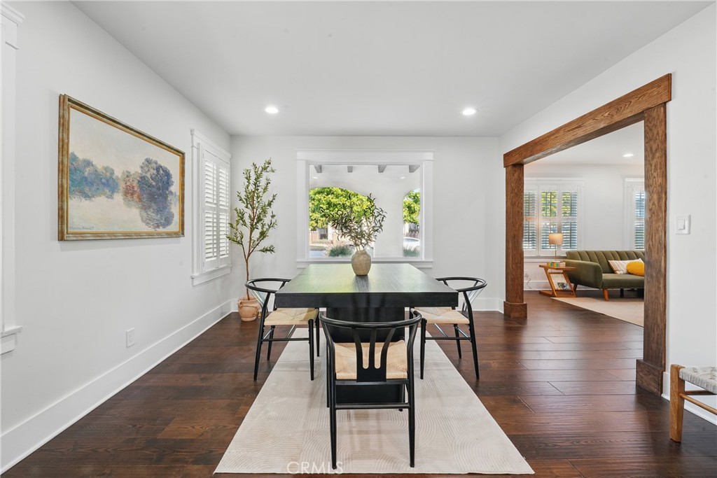 2111 S Bronson