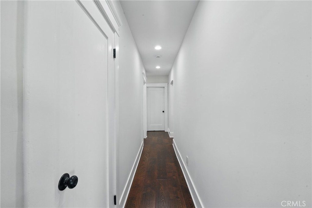2111 S Bronson