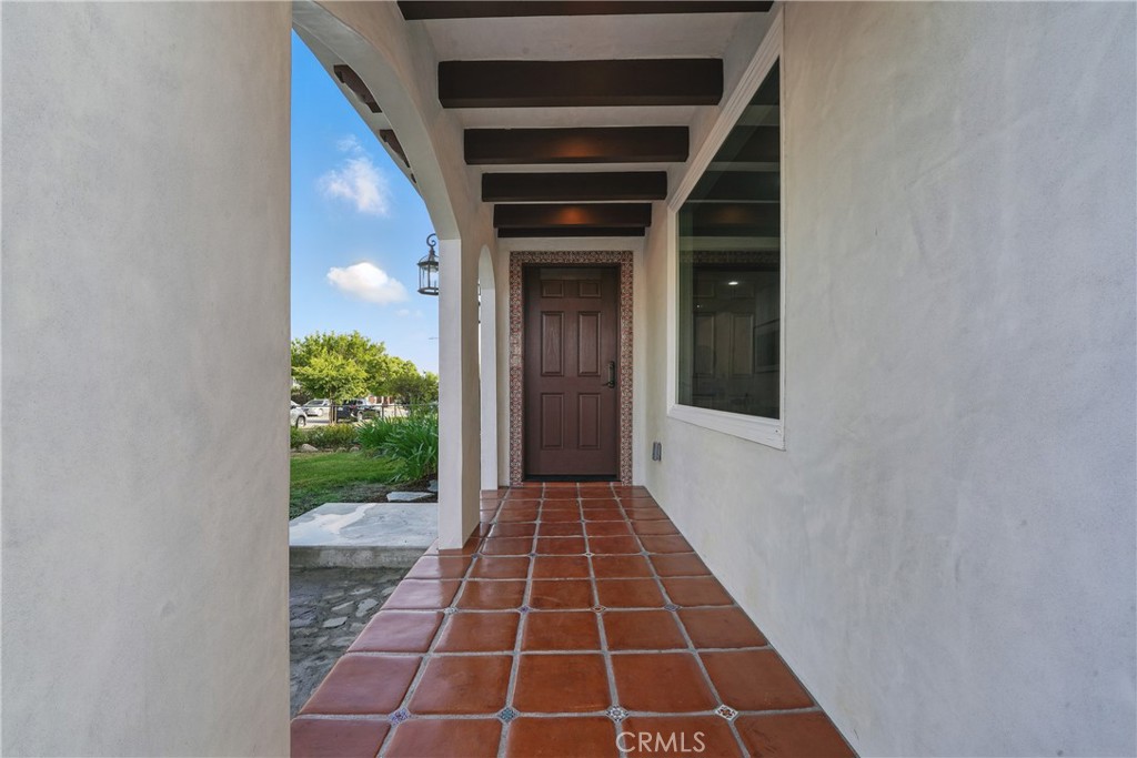 2111 S Bronson