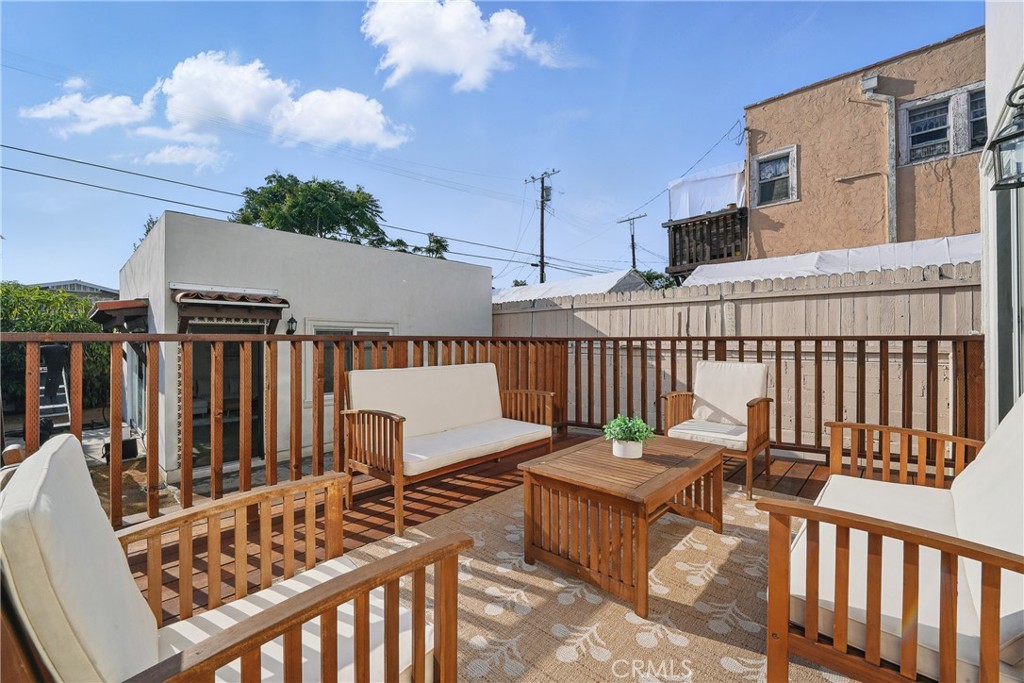 2111 S Bronson