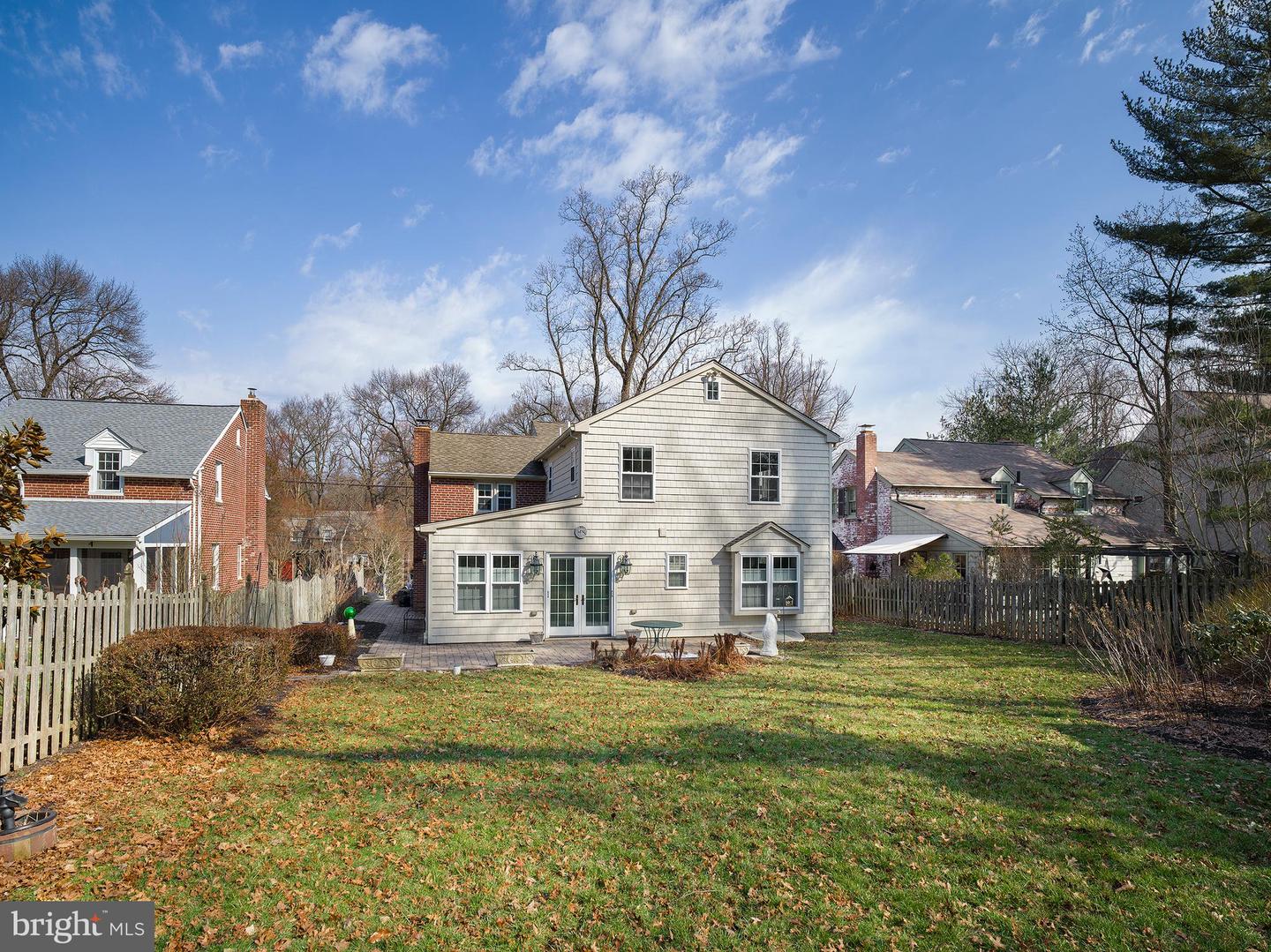 524 W Beechtree Ln The Robin Gordon Group