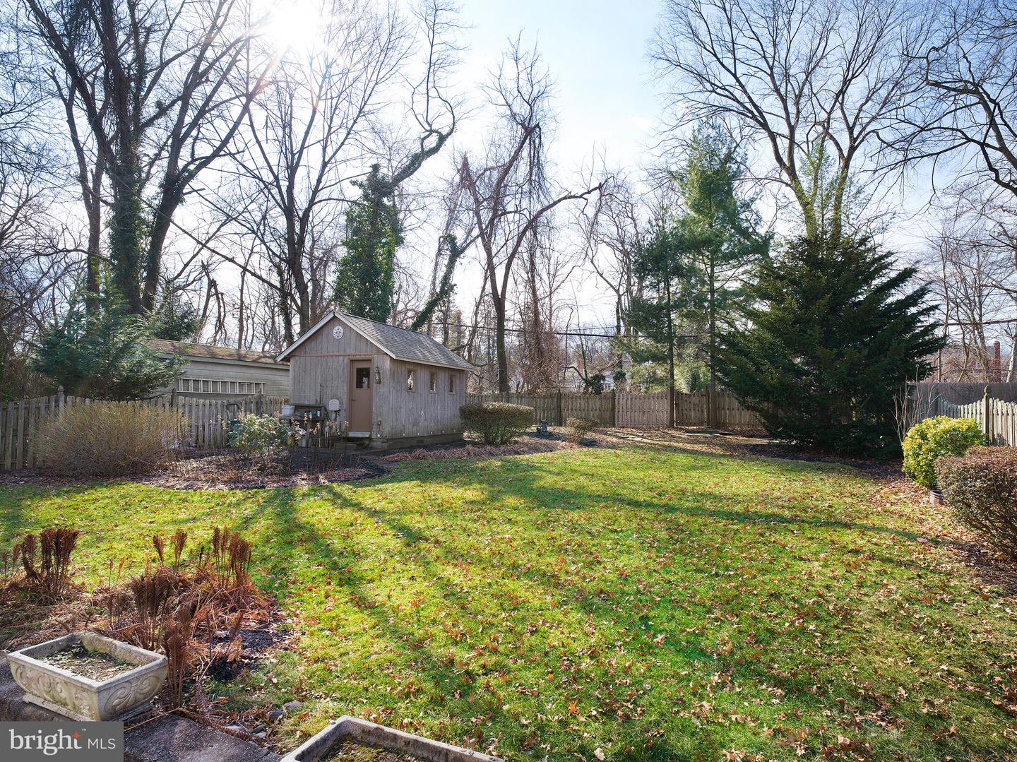 524 W Beechtree Ln The Robin Gordon Group