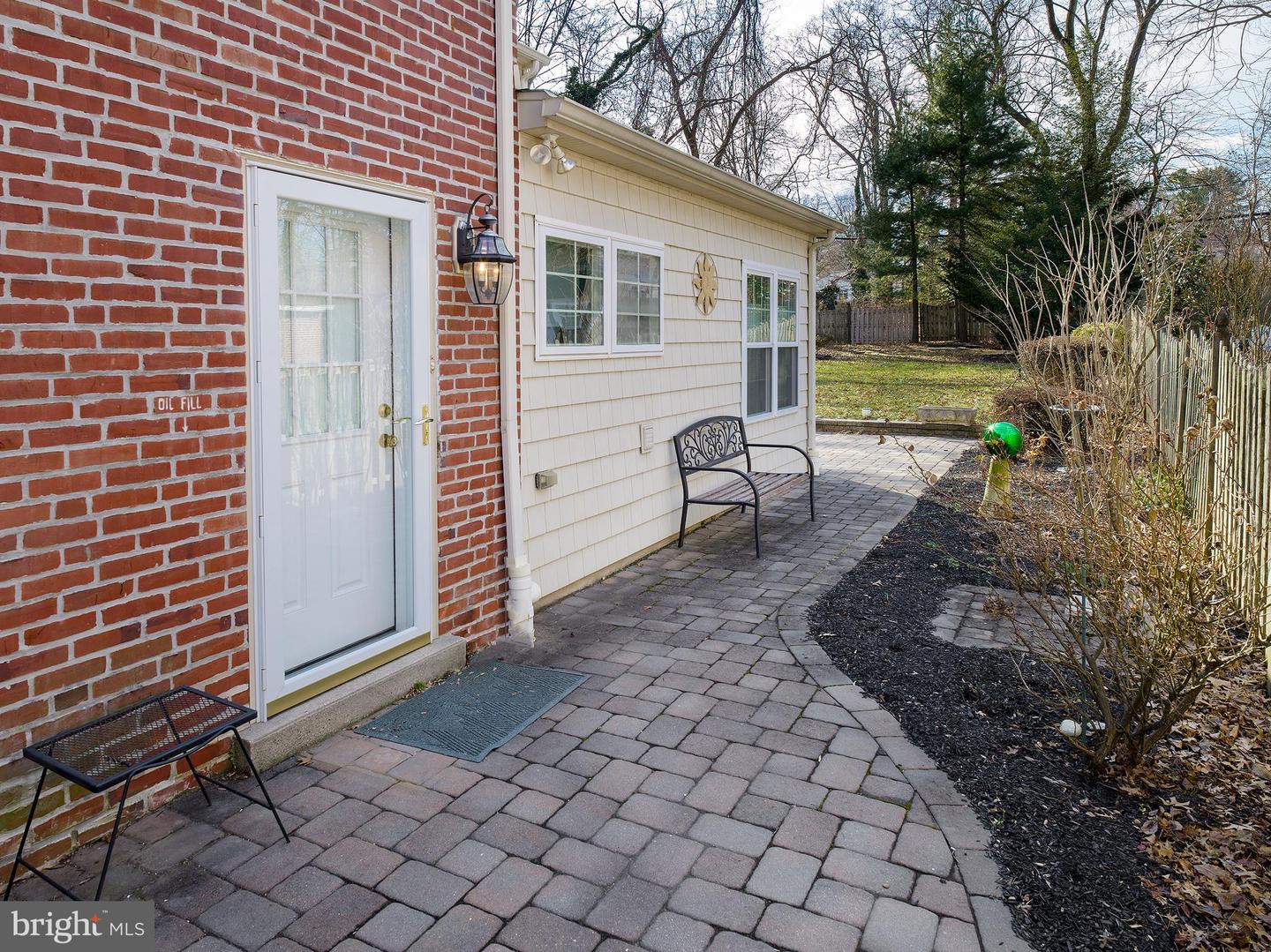 524 W Beechtree Ln The Robin Gordon Group