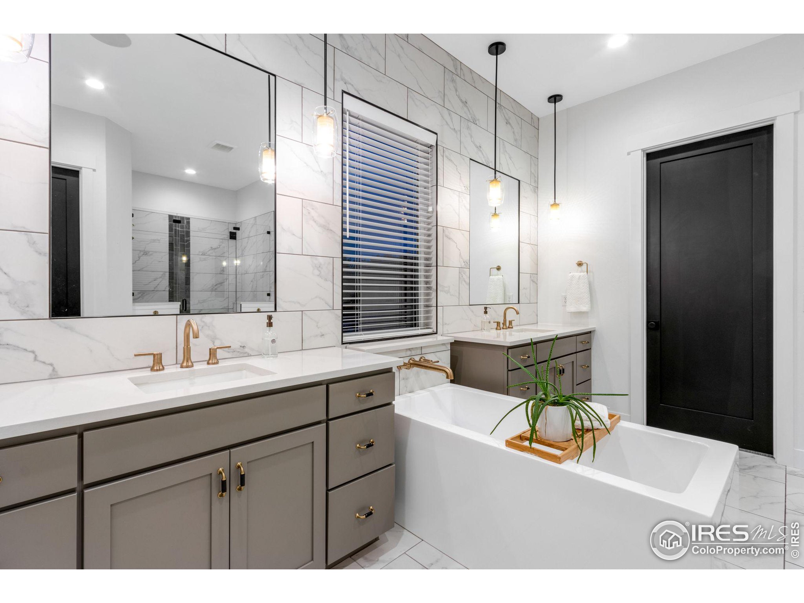 4300 Mountain Shadow Way