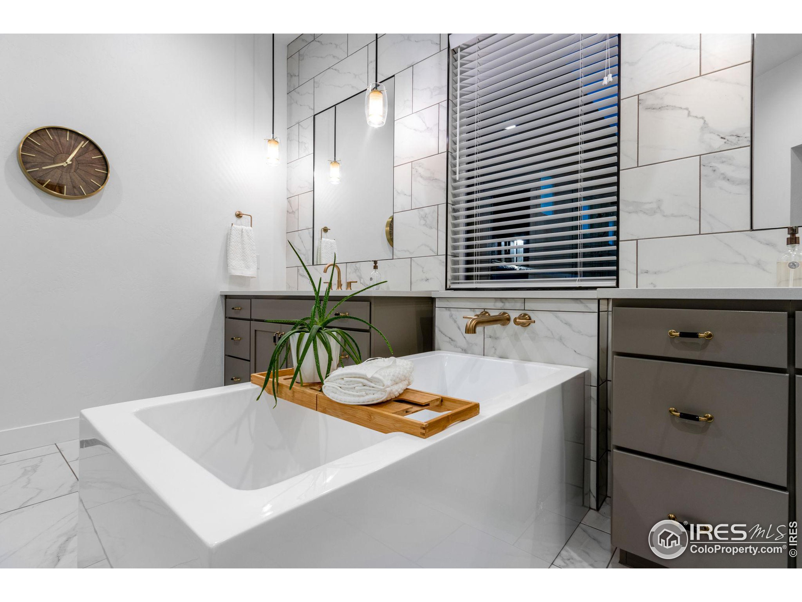 4300 Mountain Shadow Way