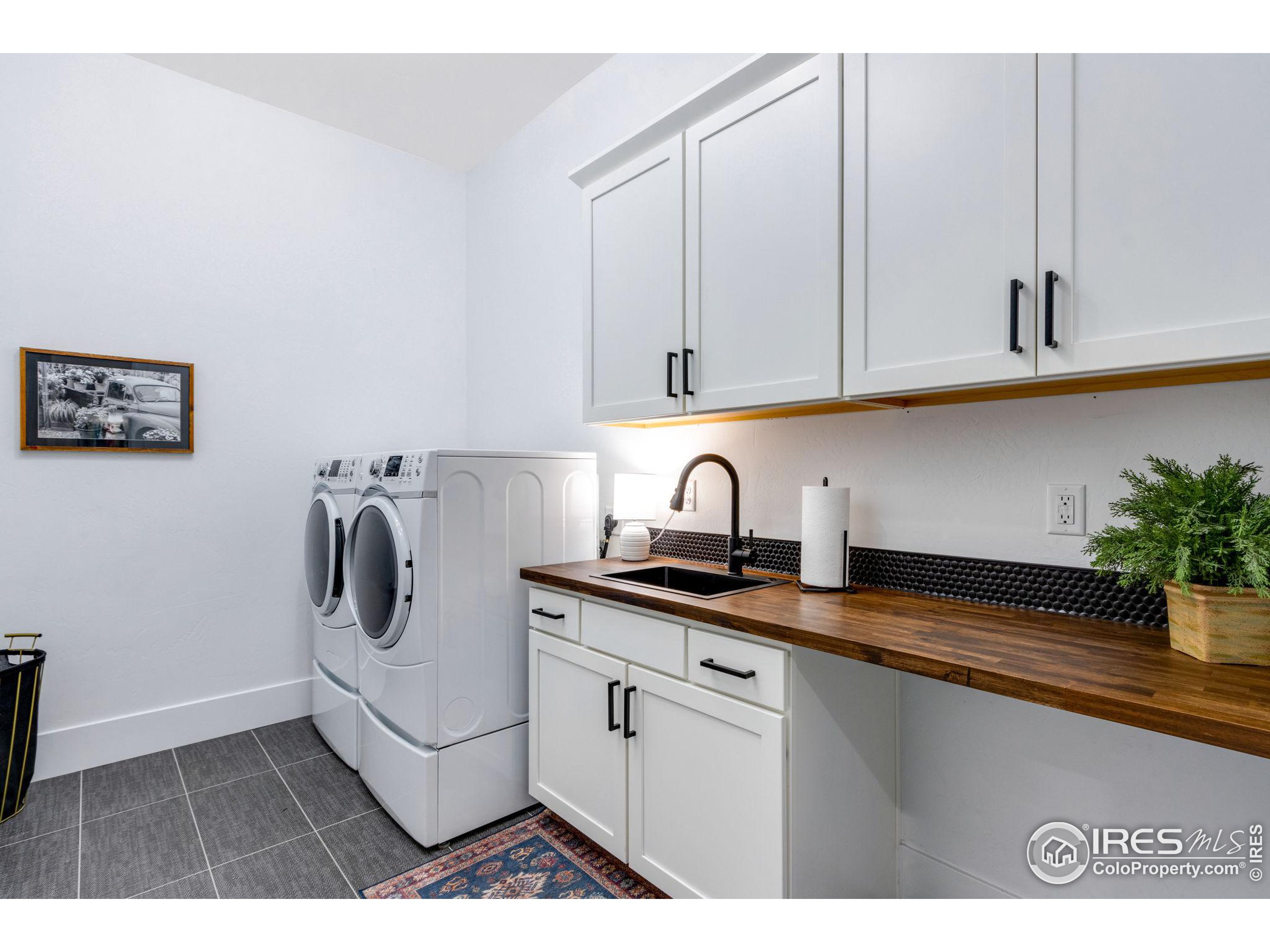 4300 Mountain Shadow Way