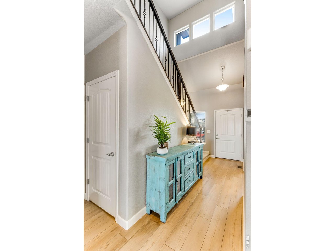 5614 Carmon Dr