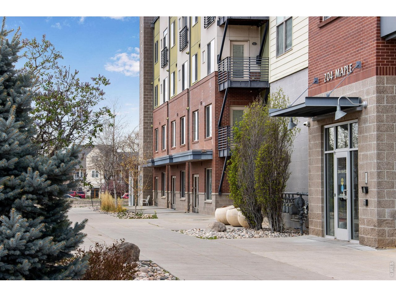 204 Maple St 208