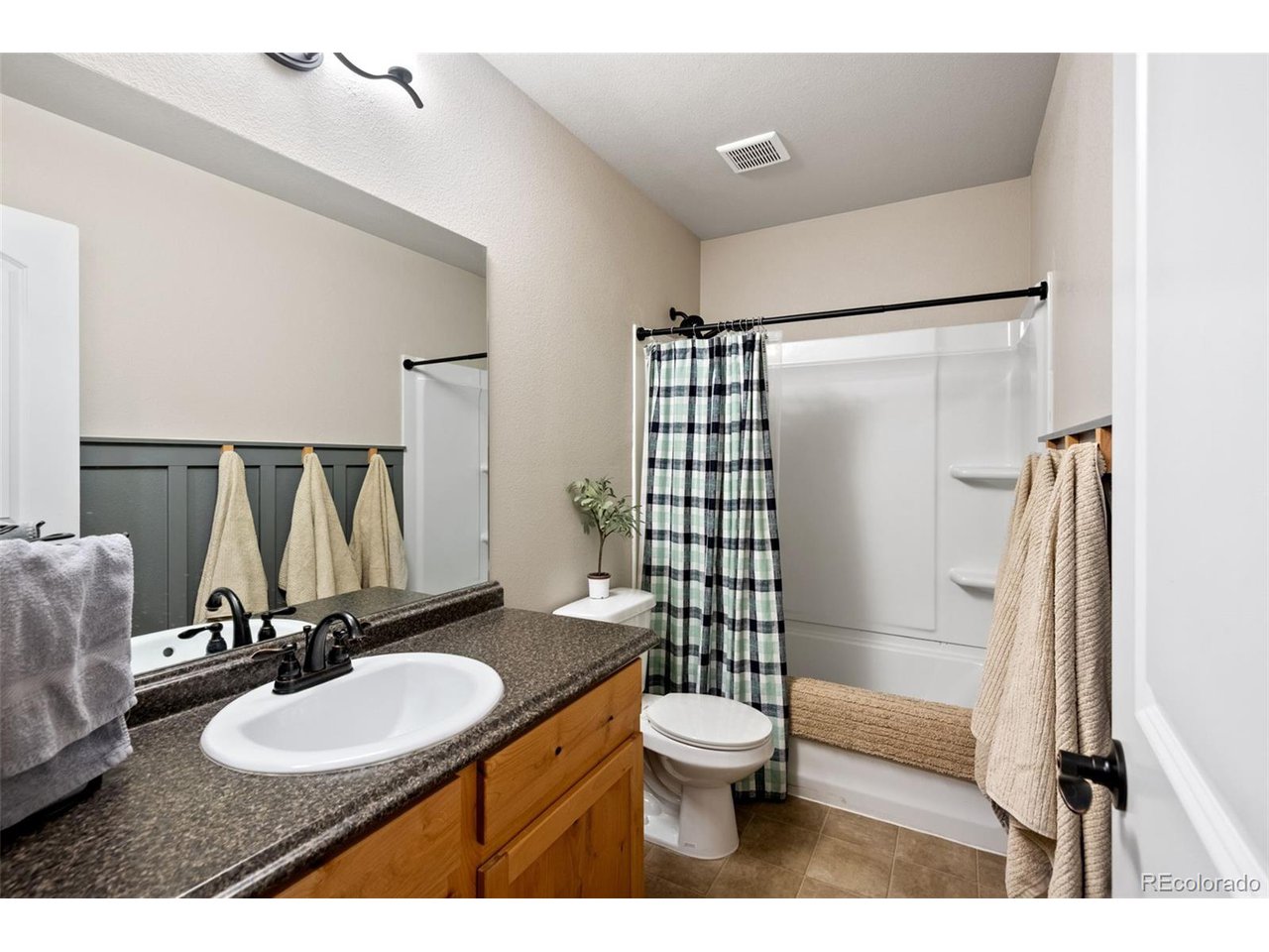 2076 Peach Blossom Dr