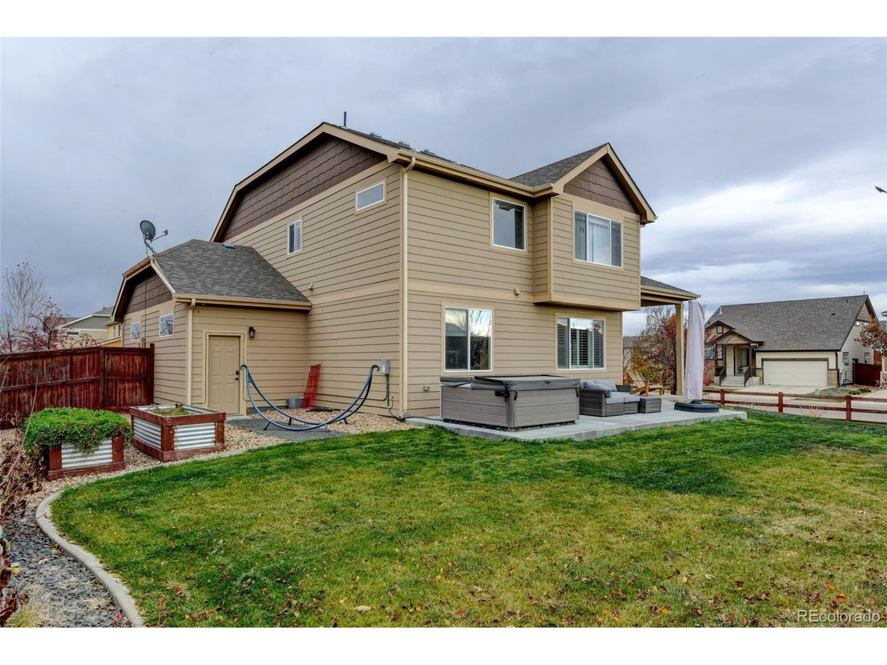 2076 Peach Blossom Dr