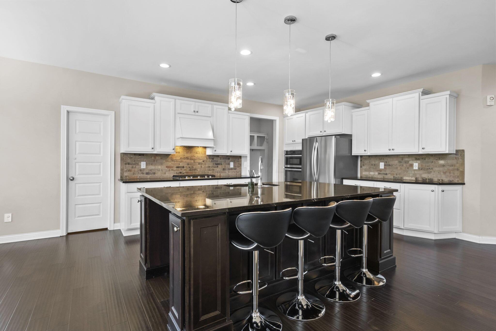 5785 Glendavon Place