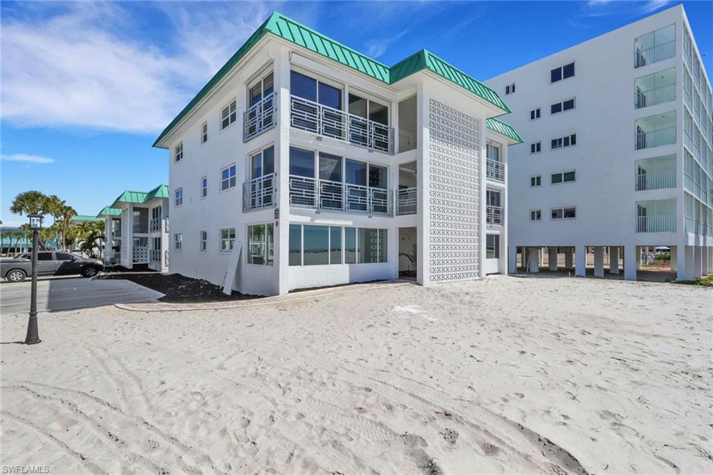 6500 Estero BLVD # D123