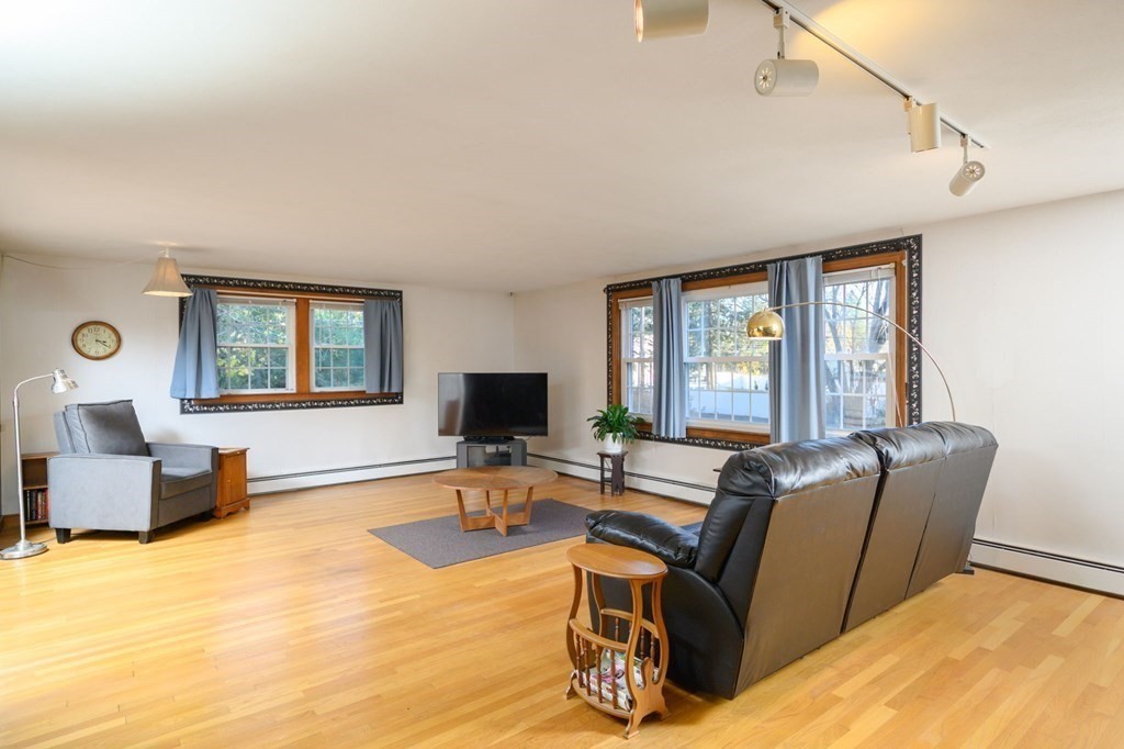 1 Pinegrove Rd