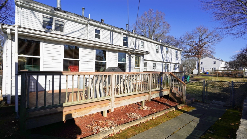 40 Lawn St