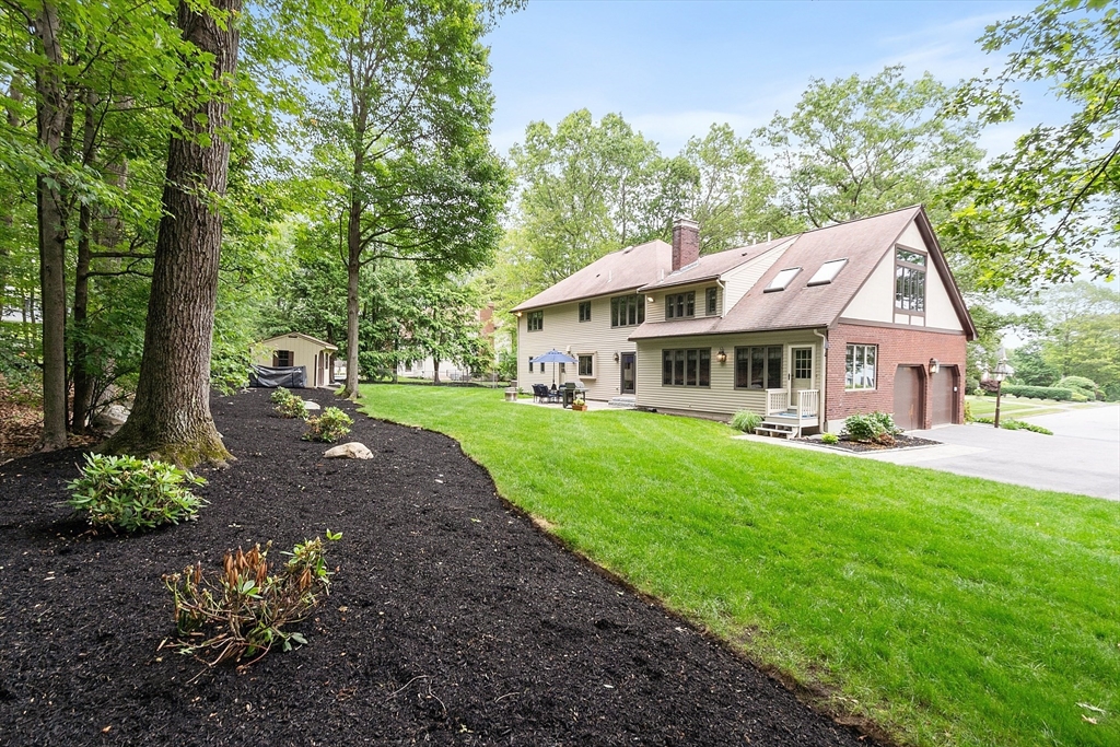 15 Saxon Ln