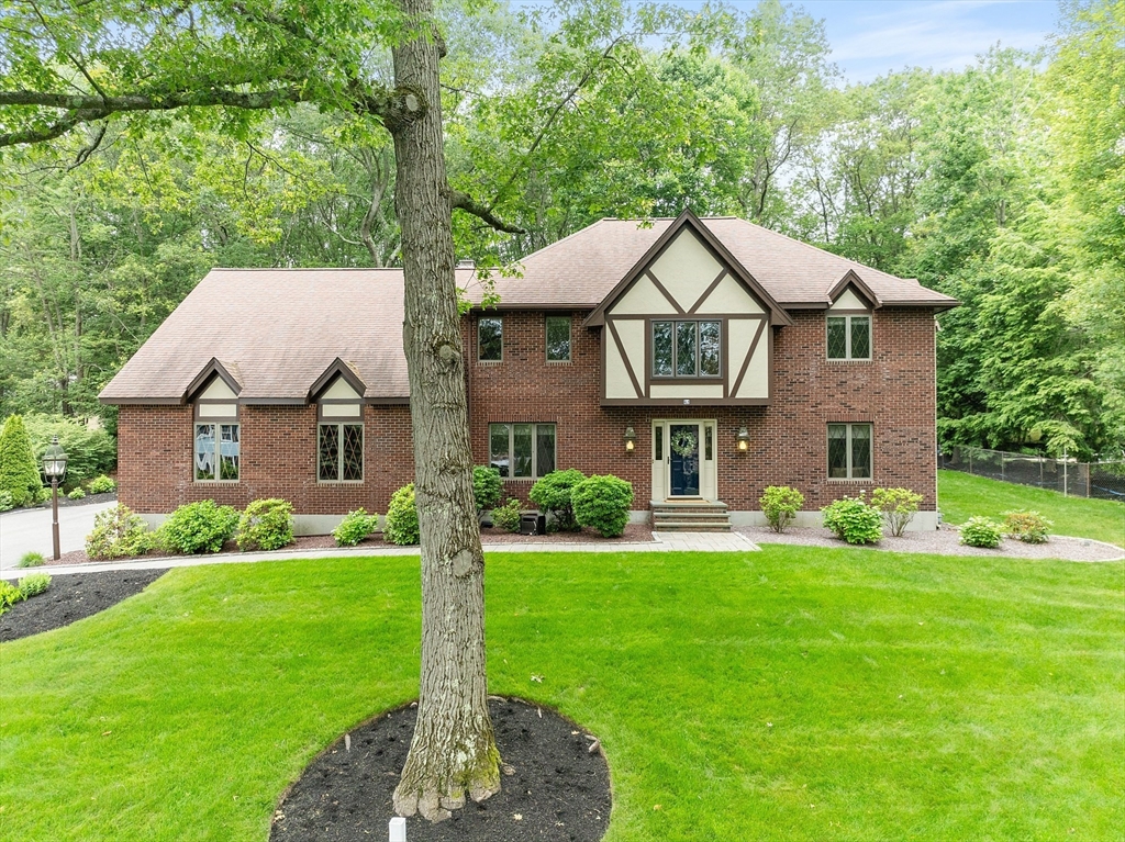15 Saxon Ln