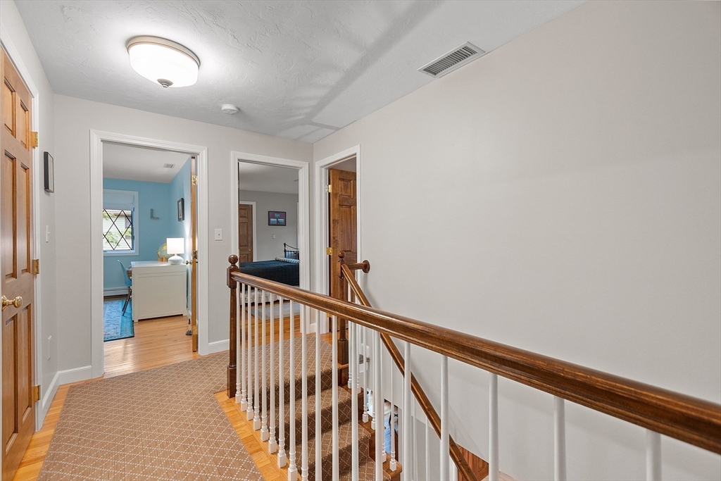 15 Saxon Ln