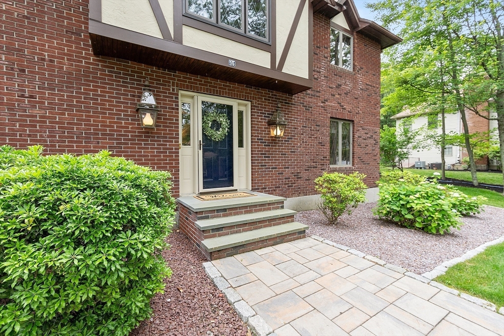15 Saxon Ln