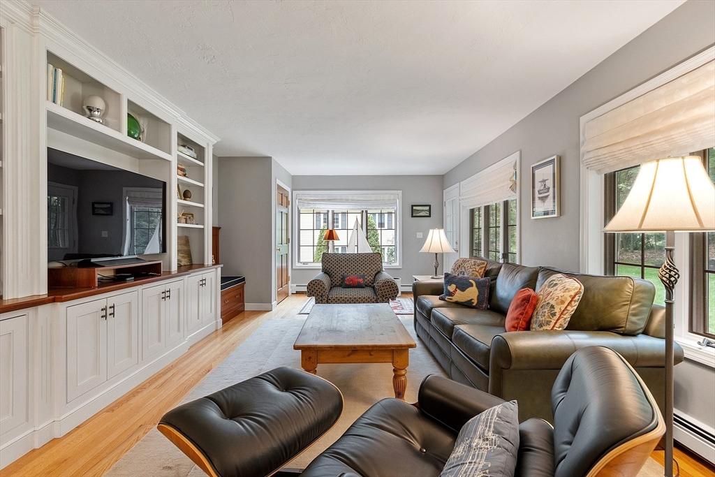 15 Saxon Ln