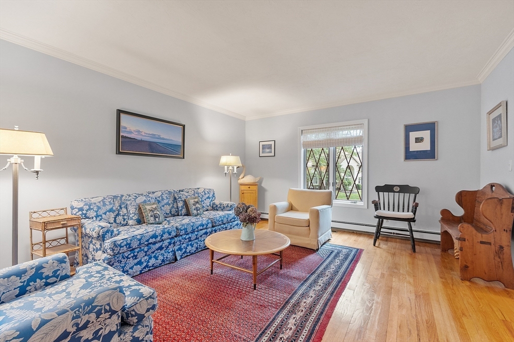 15 Saxon Ln
