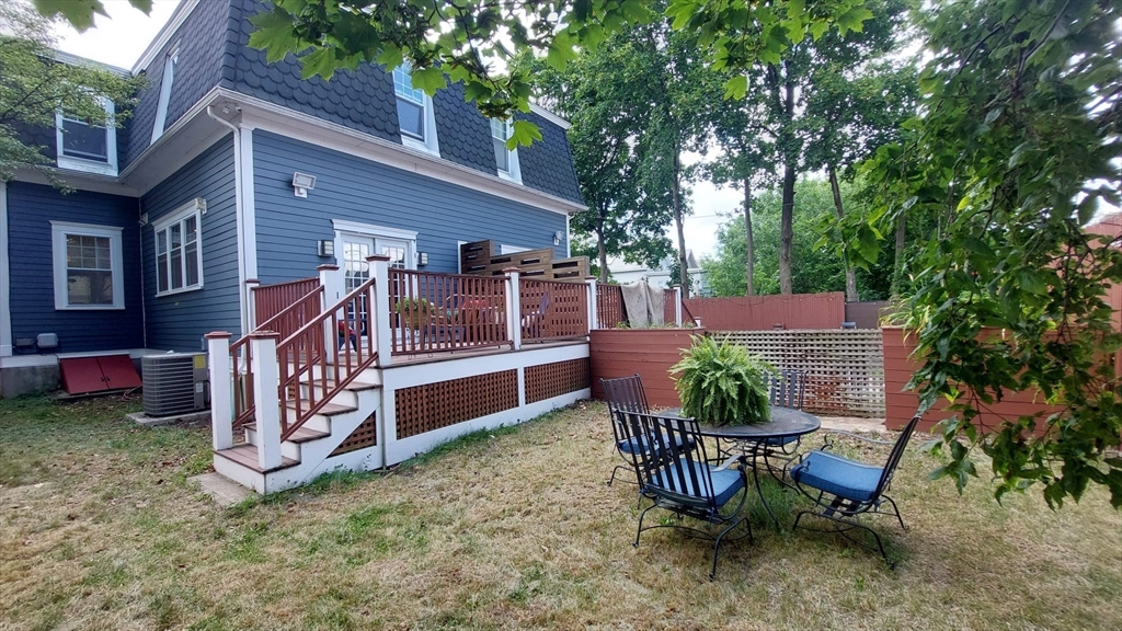 28 Woodbine St