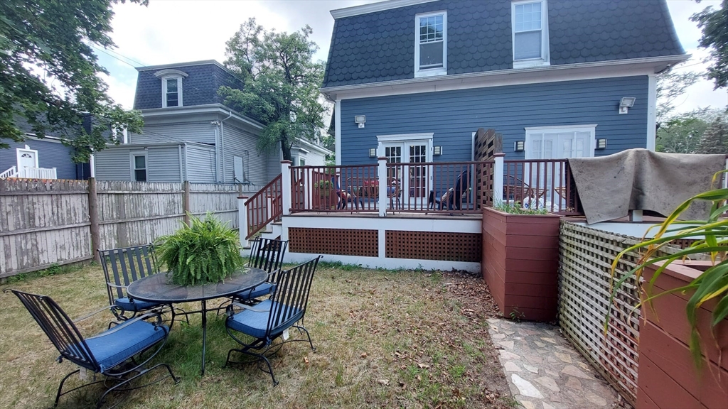 28 Woodbine St