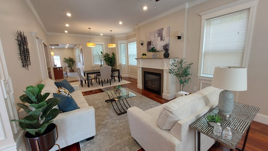28 Woodbine St