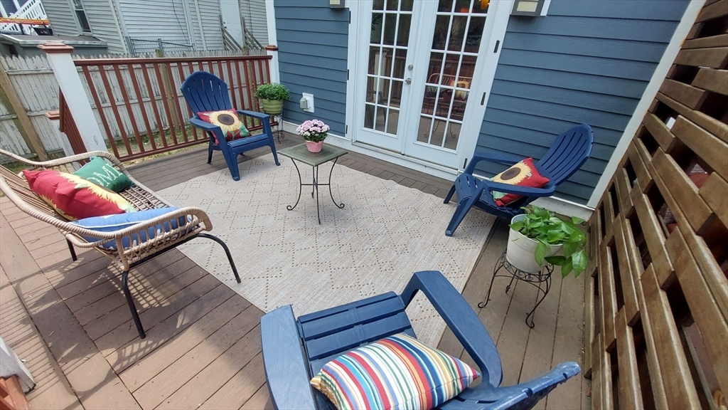 28 Woodbine St